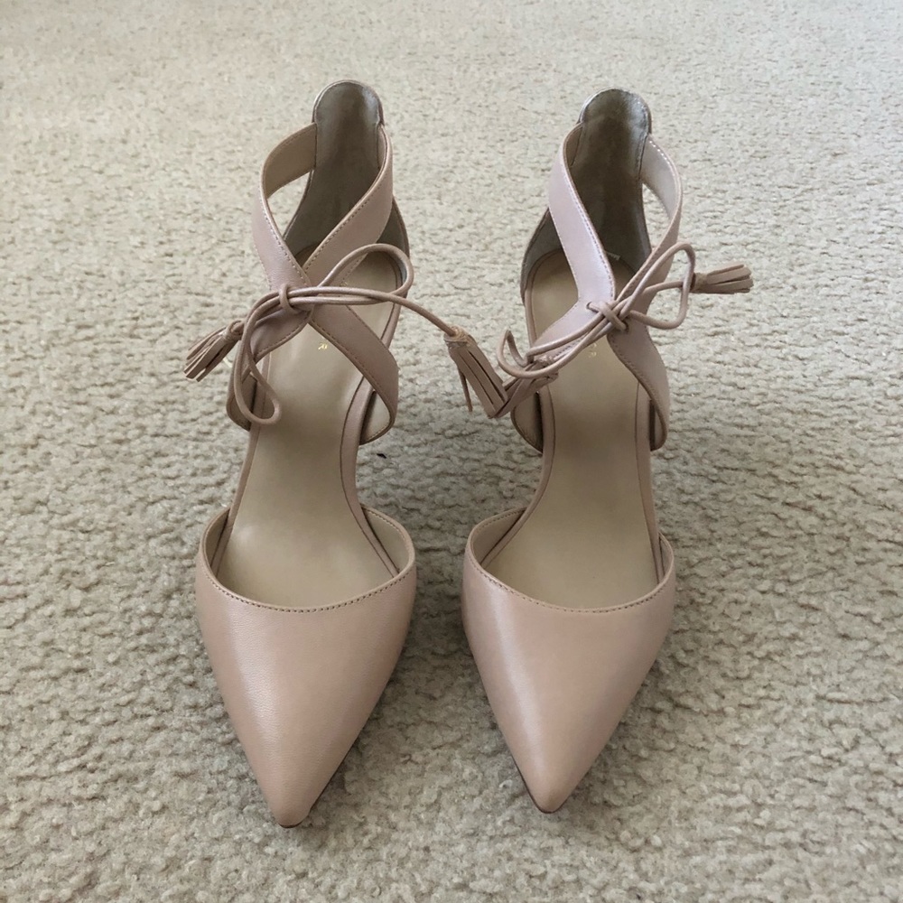 NWOT. Ann Taylor Tassel Pumps.